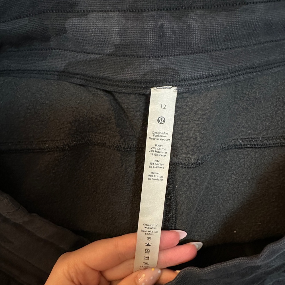 Lululemon Black Camo Scuba Jogger Pants - Picture 4 of 4